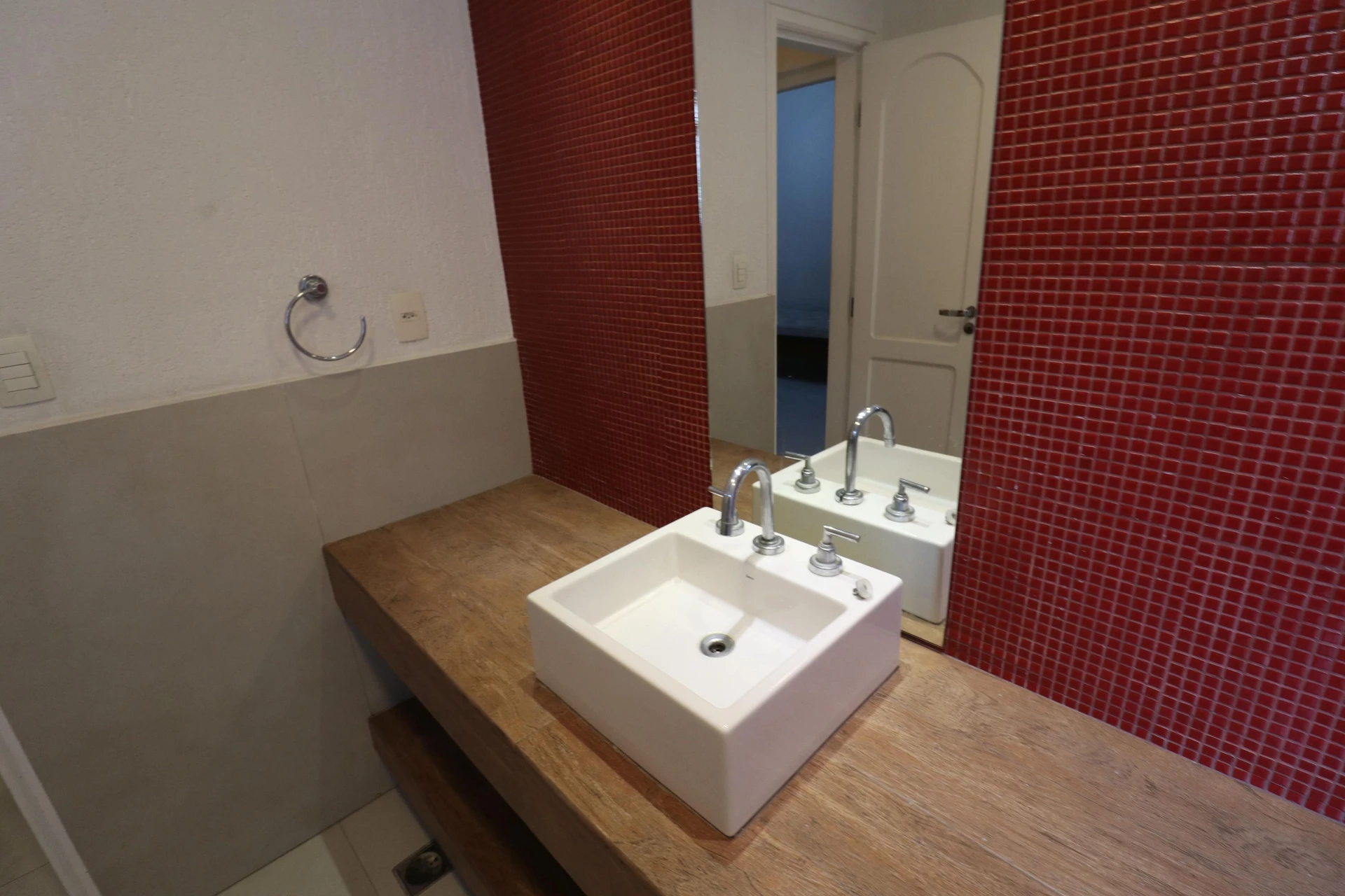 Vestidor y 5 dormitorios: casa de 420 m² — photo 60