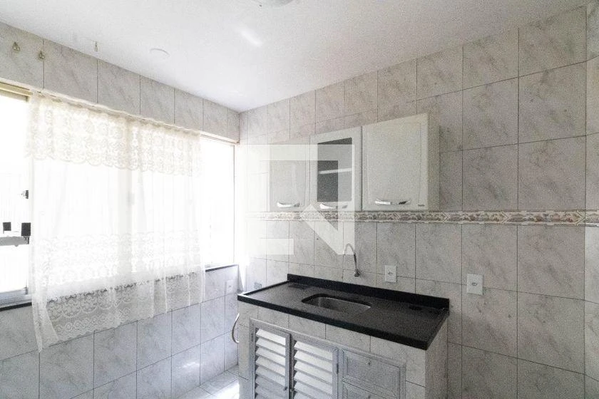 Wood or laminate floors in a 2-bedroom apartment, 50 m² — photo 2