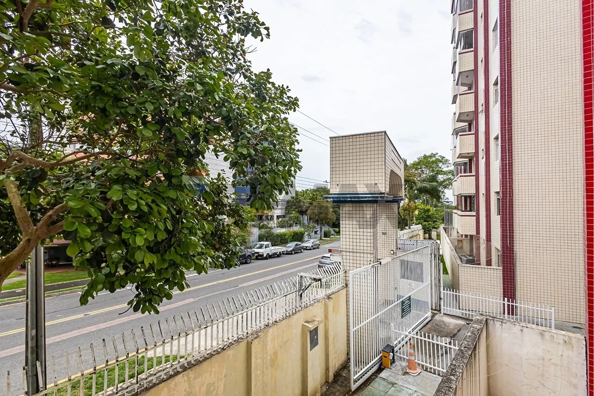 67 m² apartment with a washing machine and a bathtub — photo 42