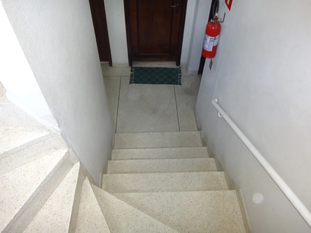 2-bedroom apartment with wood or laminate floors in Curitiba — photo 11