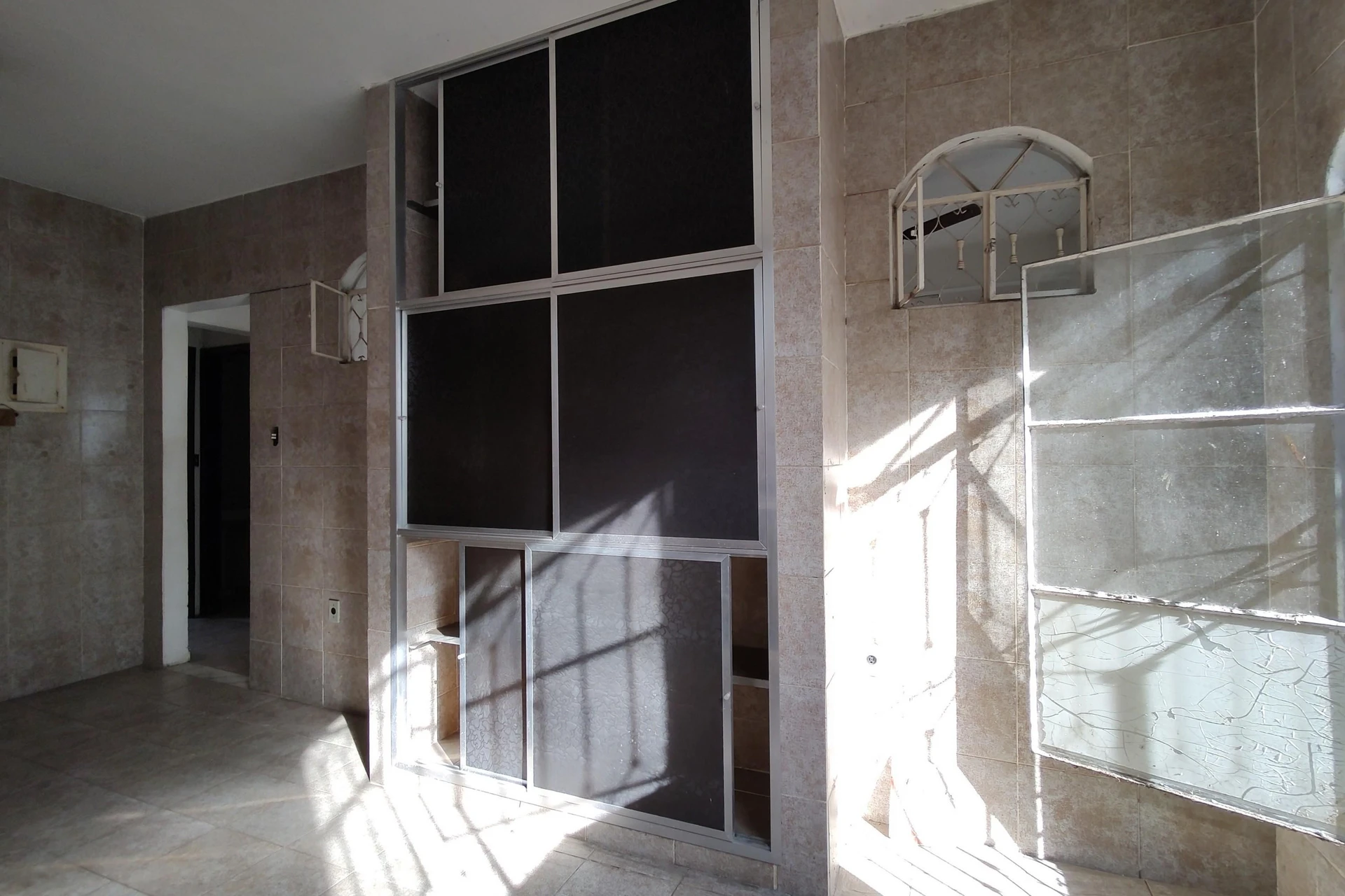 Unfurnished house with 4 bedrooms and private garden — photo 17