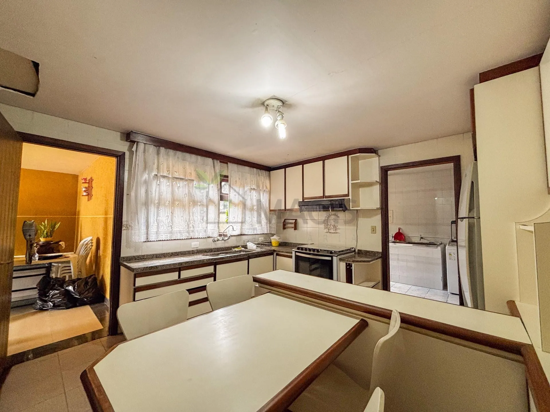 House with 5 bedrooms and 13 parking spaces across 2 floors — photo 54