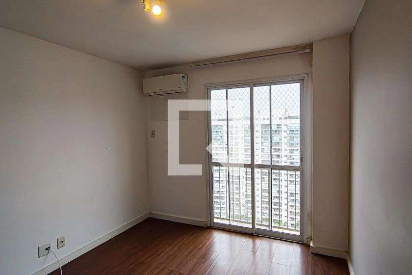 Apartamento vazio de 3 quartos com varanda e 185 m² — photo 17