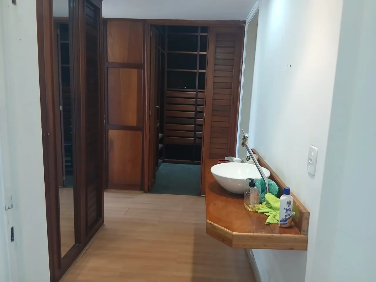 Furnished 4-bedroom apartment with a gas stove kitchen — photo 16