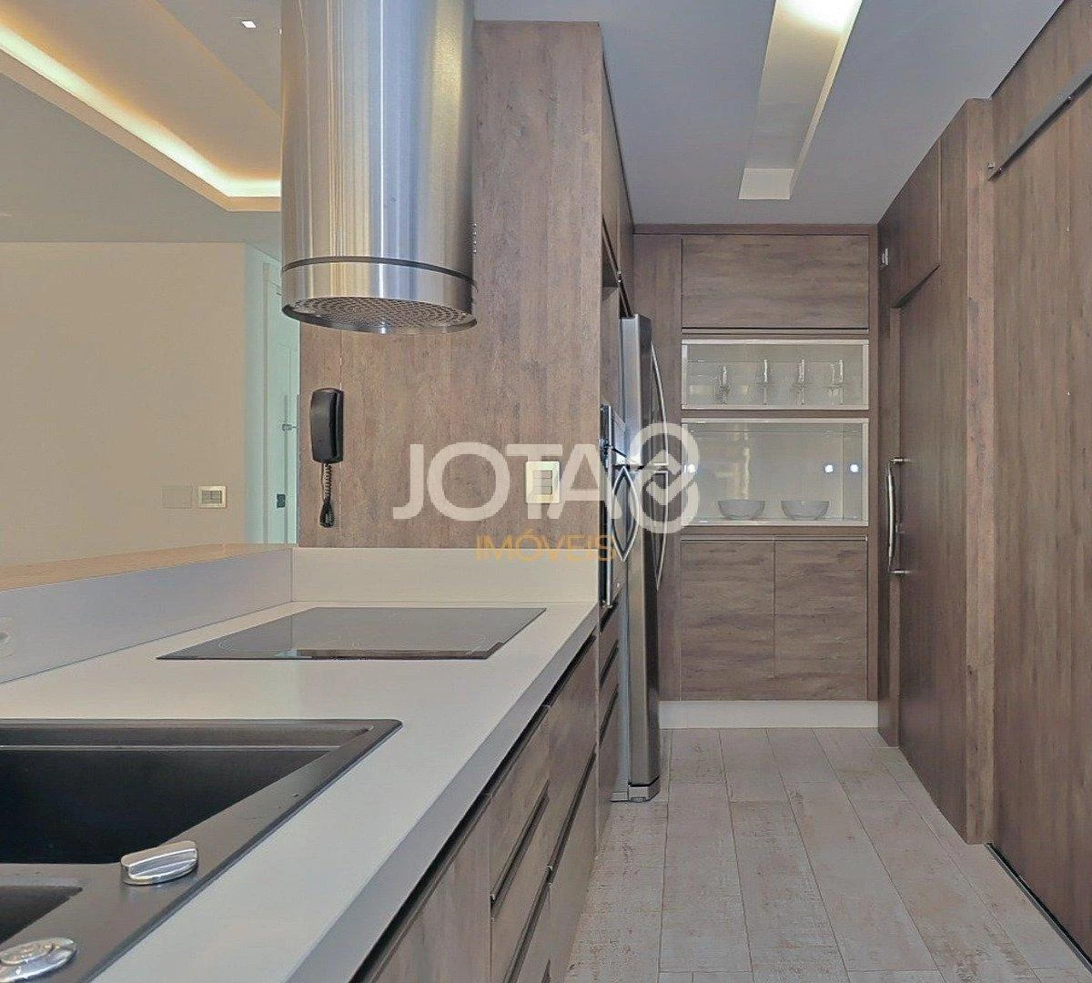 2-bedroom apartment in a building with a gym — photo 13