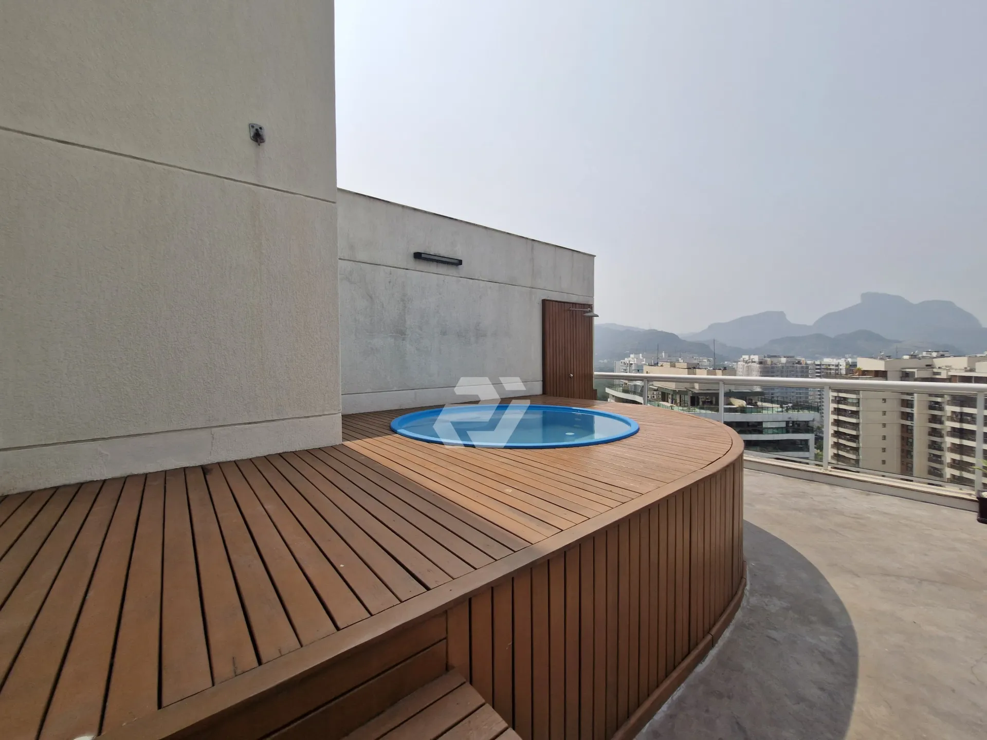 Furnished 4-bedroom apartment with building pool — photo 53