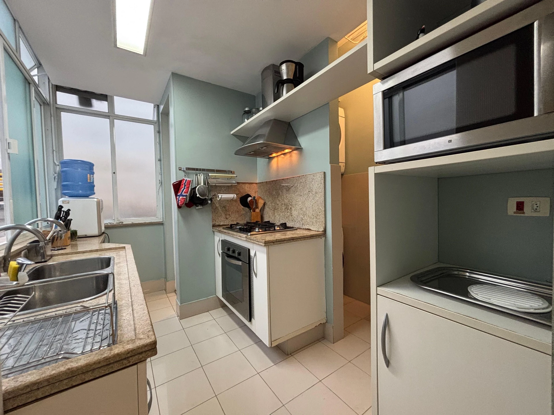 Furnished 1-bedroom apartment with 2 bathrooms — photo 14