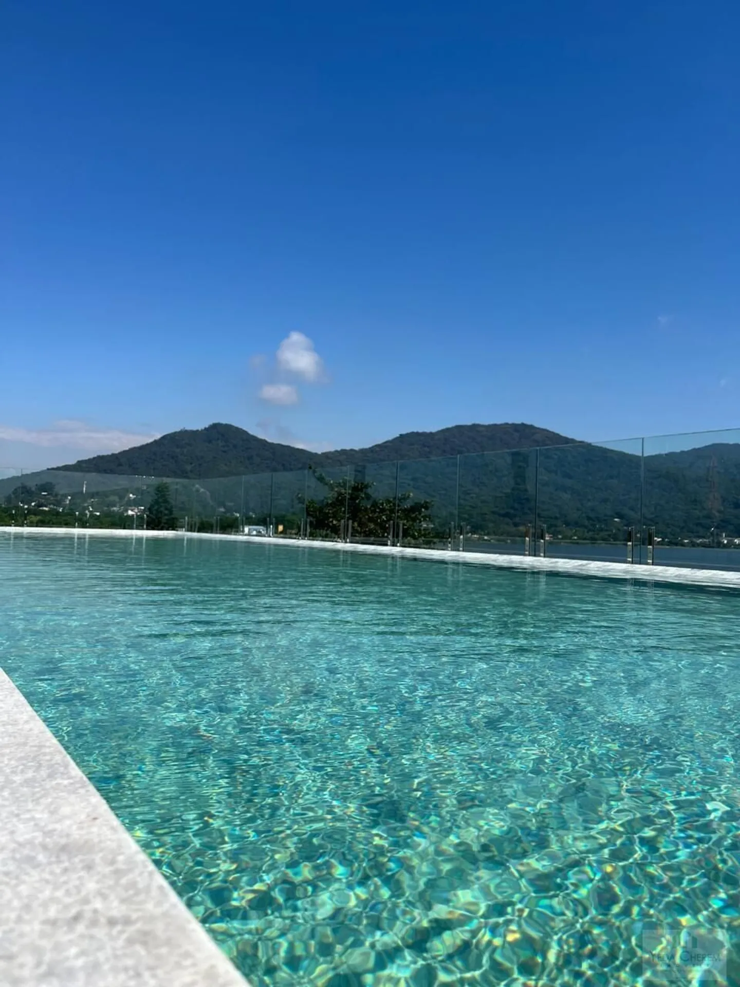 Furnished studio, 55 m², with a water view — photo 4
