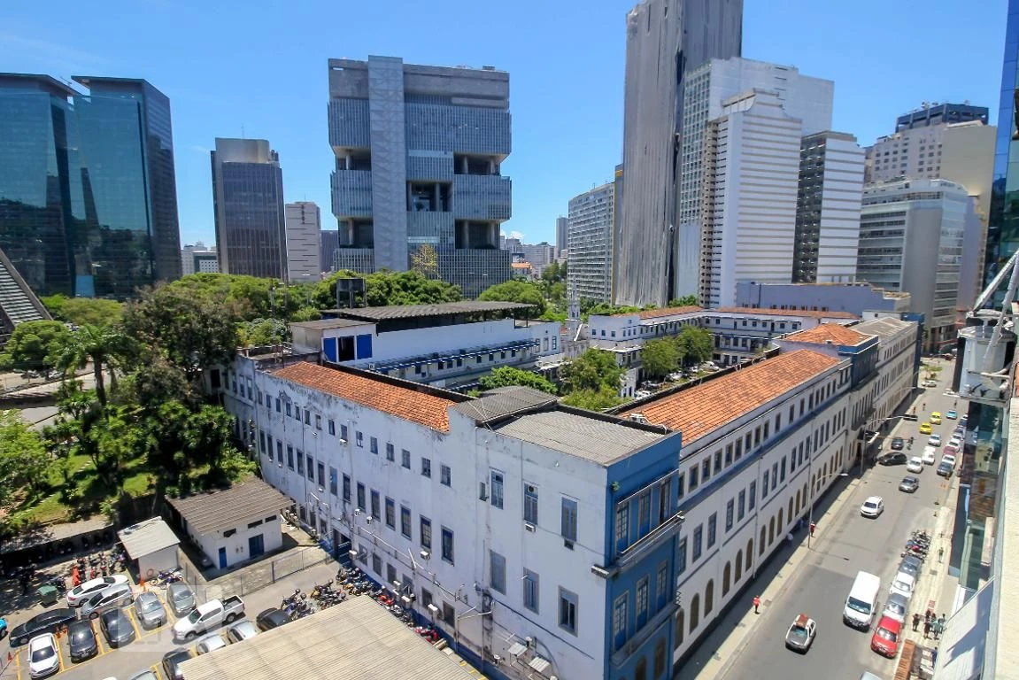 Unfurnished studio with 1 bedroom and a balcony — photo 8