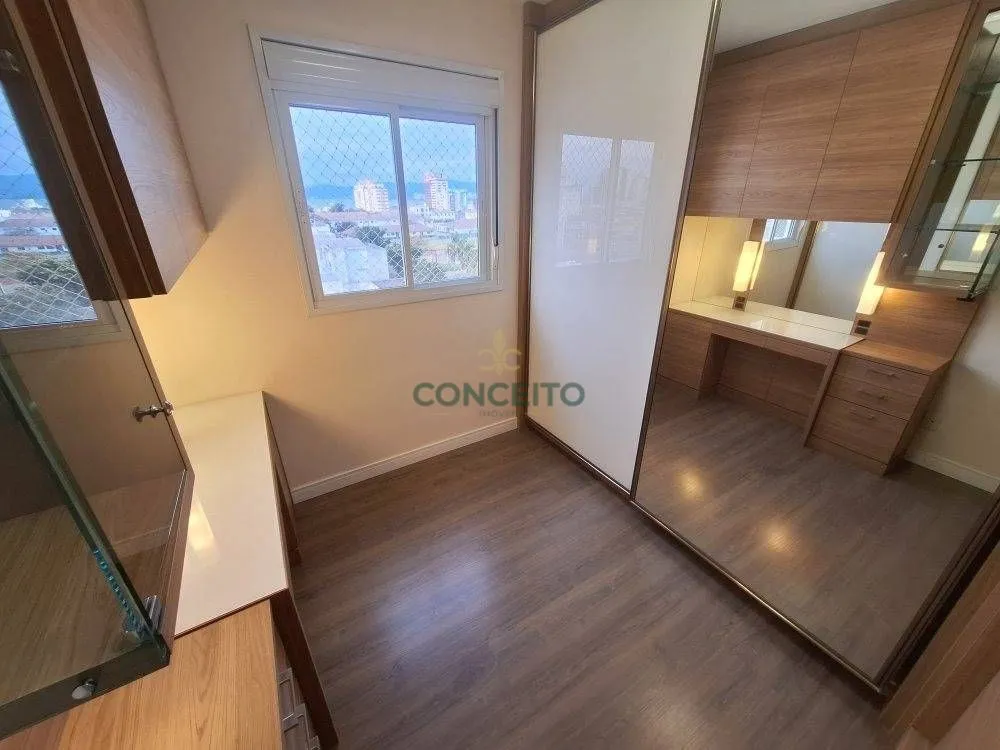 2-bedroom apartment with a walk-in closet in Florianópolis — photo 14