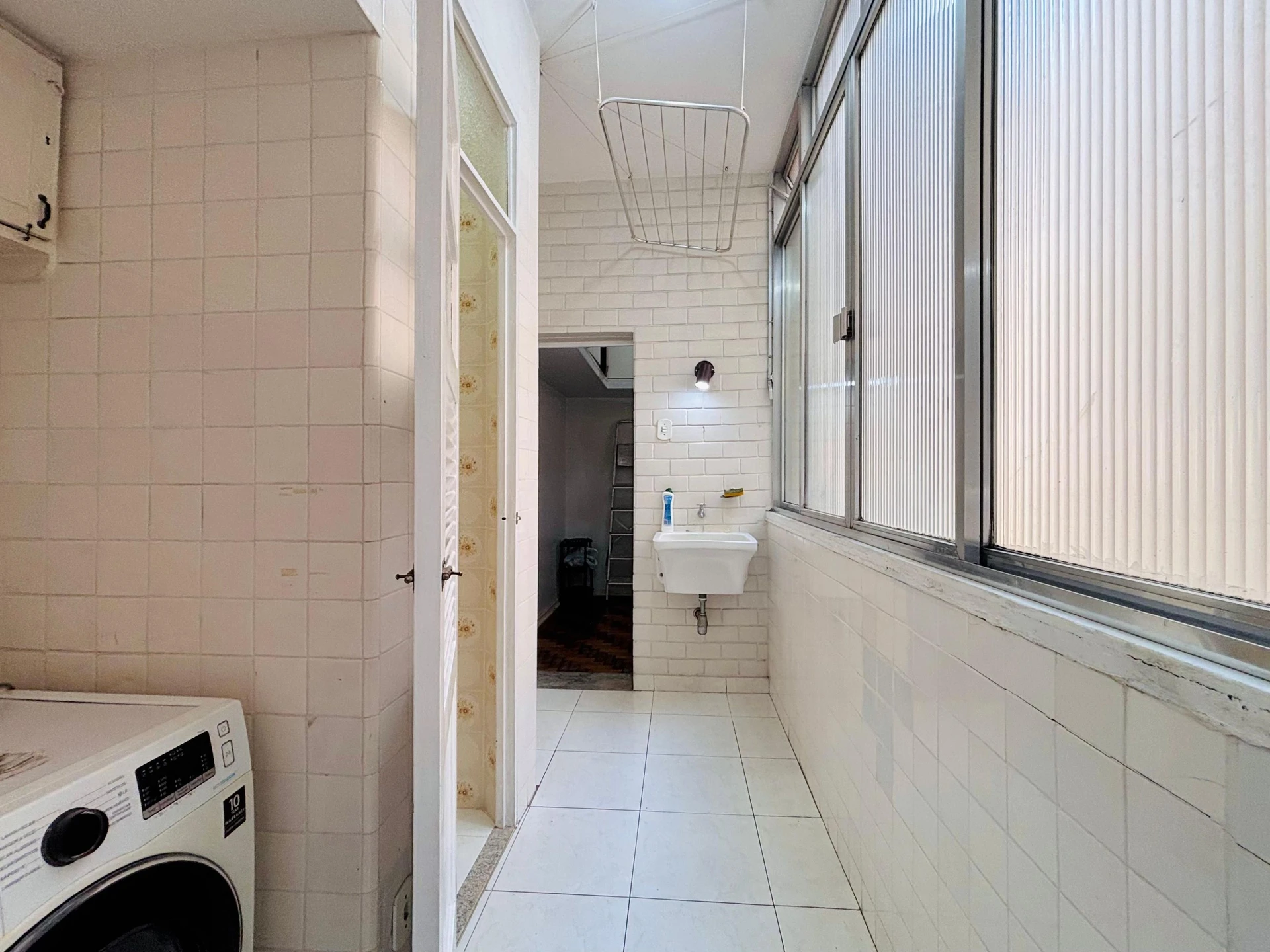 Mountain view in a 3-bedroom apartment, 120 m² — photo 10