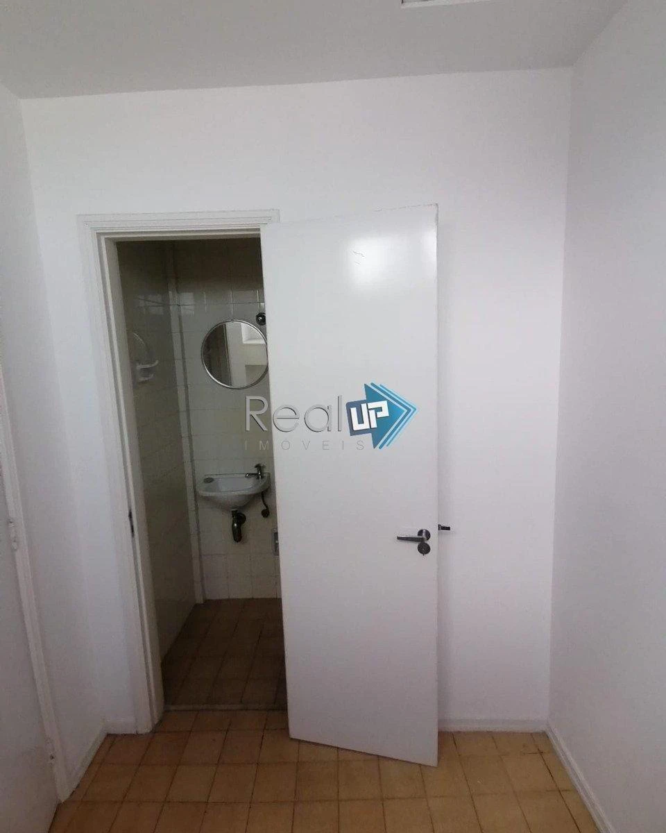 2-bedroom apartment with a mountain view in Rio de Janeiro — photo 24