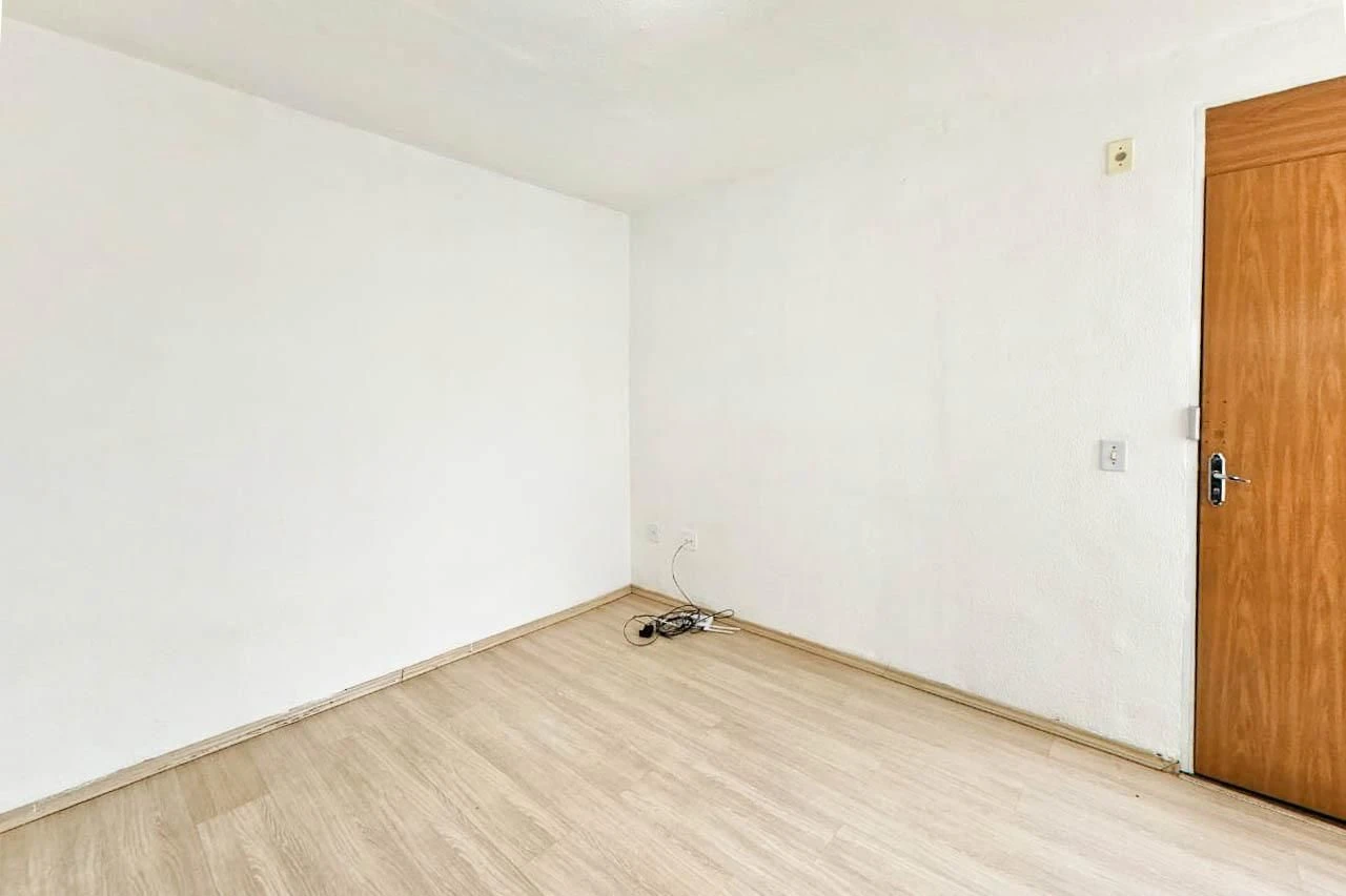 2-bedroom apartment in a building with a pool — photo 30