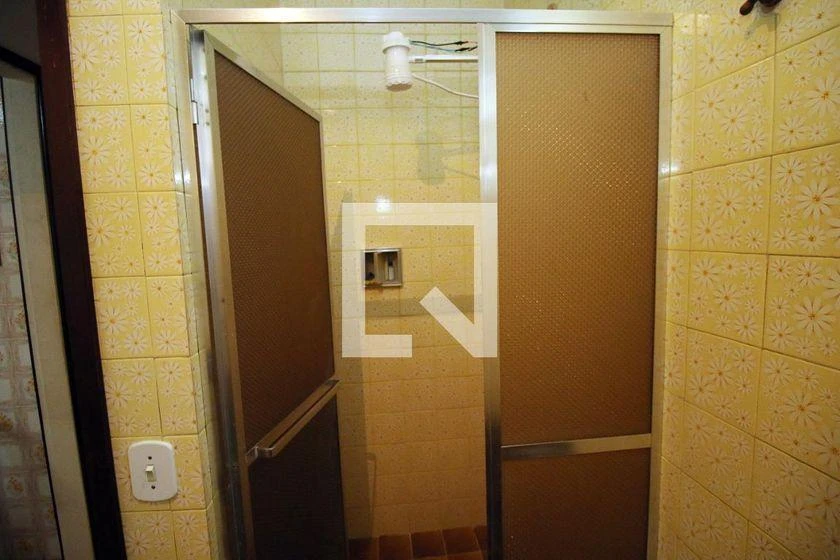 House with 4 bedrooms and 297 m², no parking — photo 40