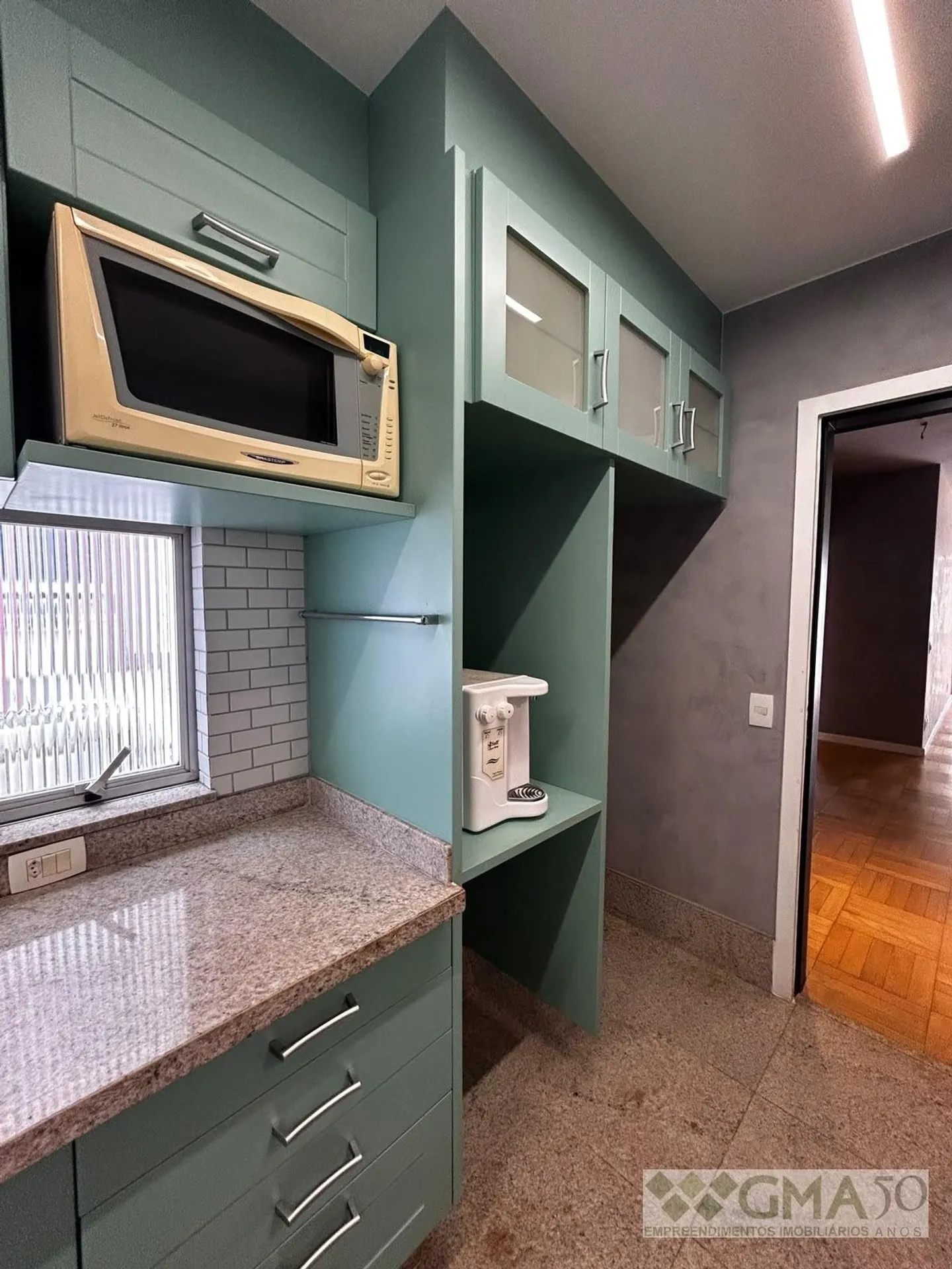 Рабочее место и 2 спальни: квартира 145 м² — photo 41