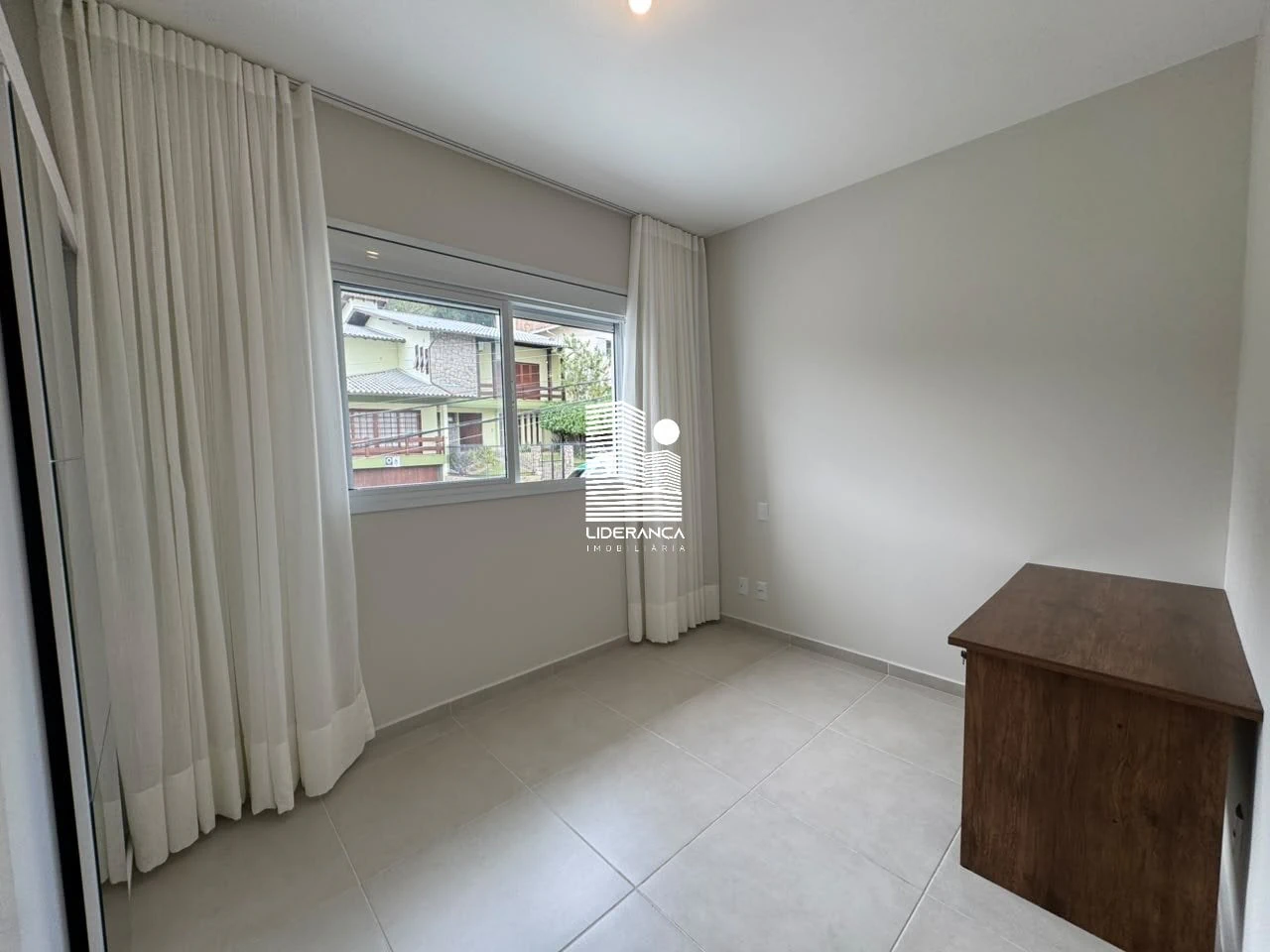 2-bedroom apartment with a mountain view in Florianópolis — photo 14