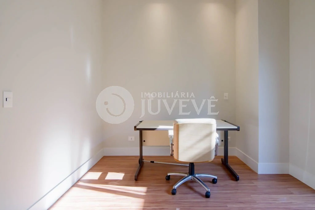 Furnished apartment, 104 m², with a glass-enclosed balcony — photo 29
