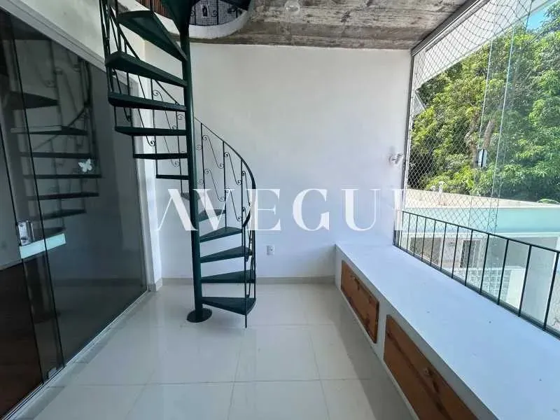 House with 4 bedrooms and 5 bathrooms — photo 15