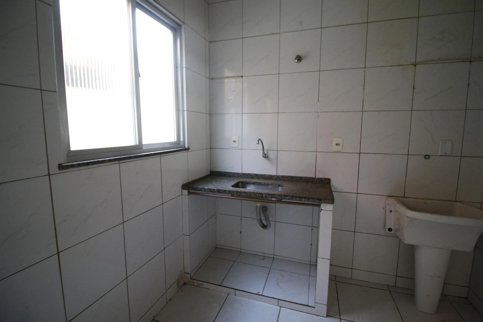 1-bedroom apartment with tile floors — photo 9