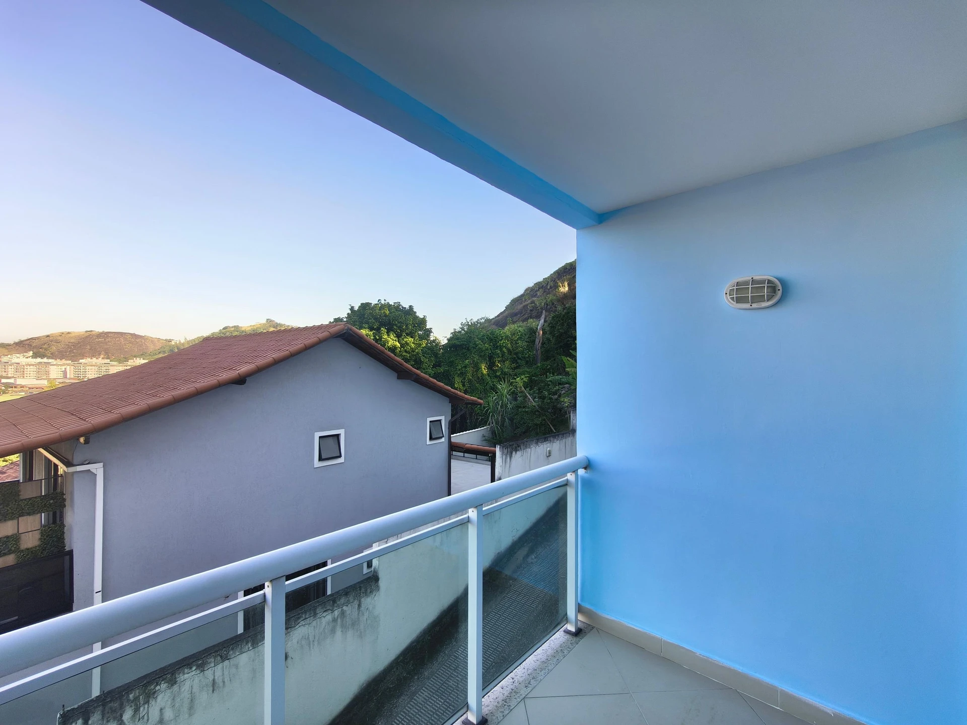 Condo house with 3 bedrooms and a balcony — photo 12