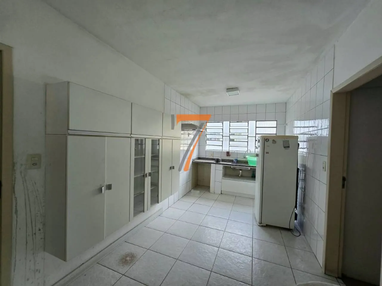 Apartamento no 1º andar com máquina de lavar