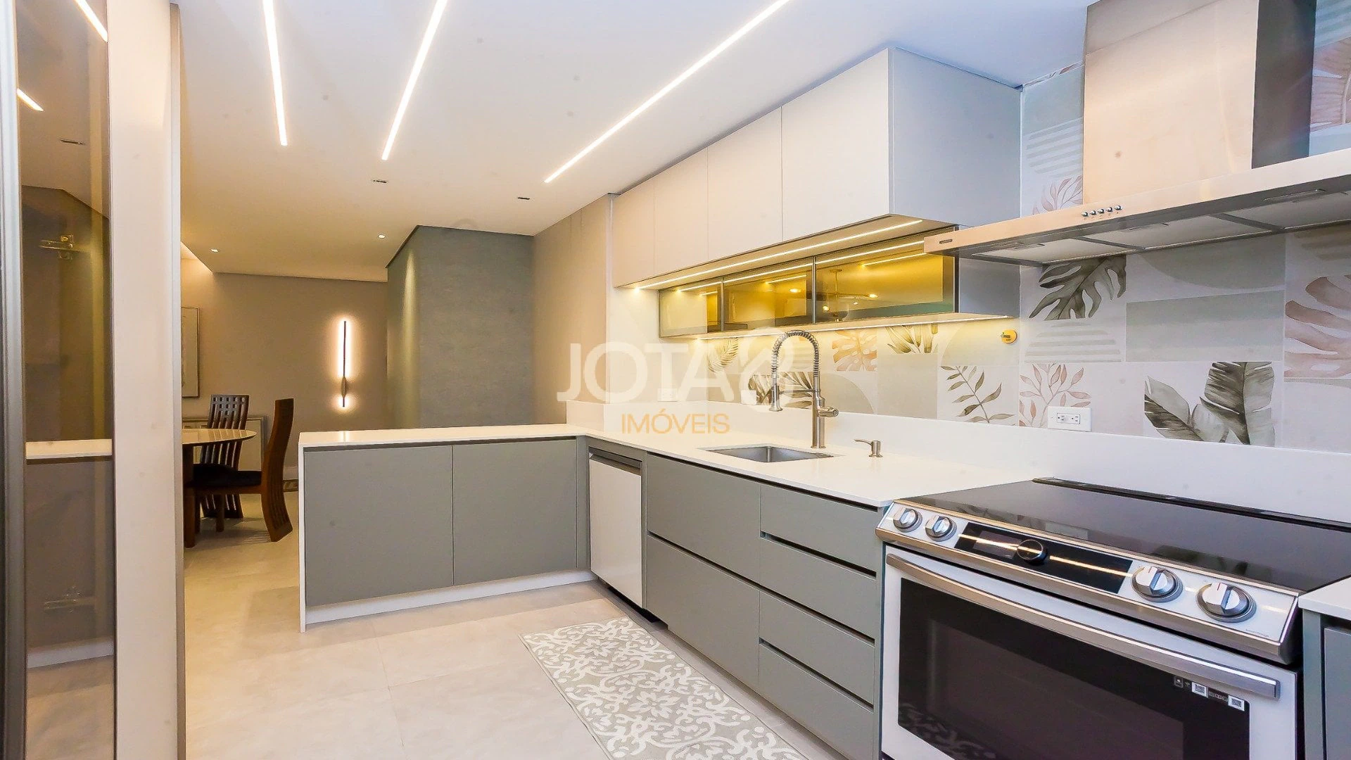 199 m² apartment with 2 bedrooms and a suite, 2 parking — photo 18