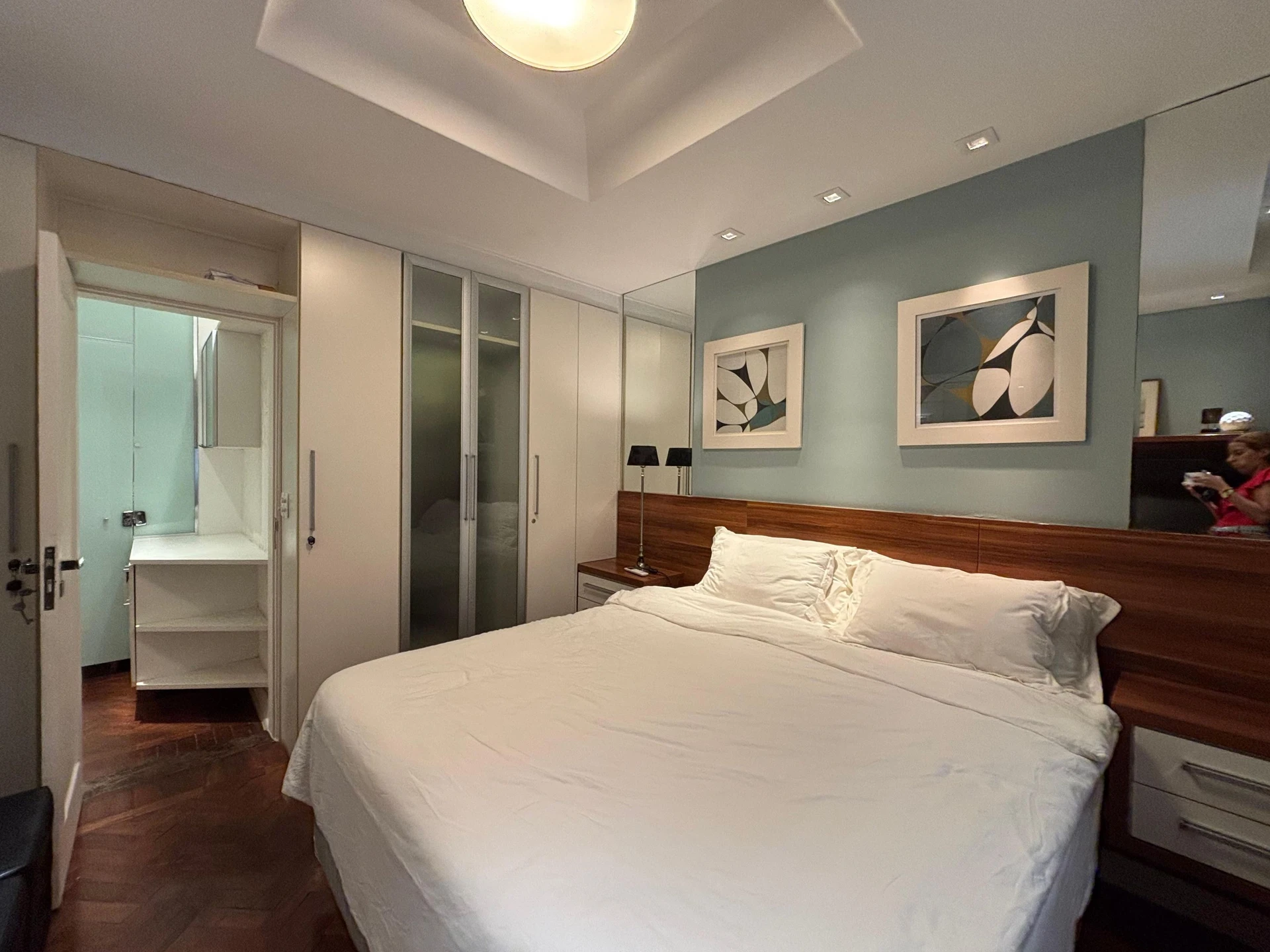 Furnished 1-bedroom apartment with 2 bathrooms — photo 5