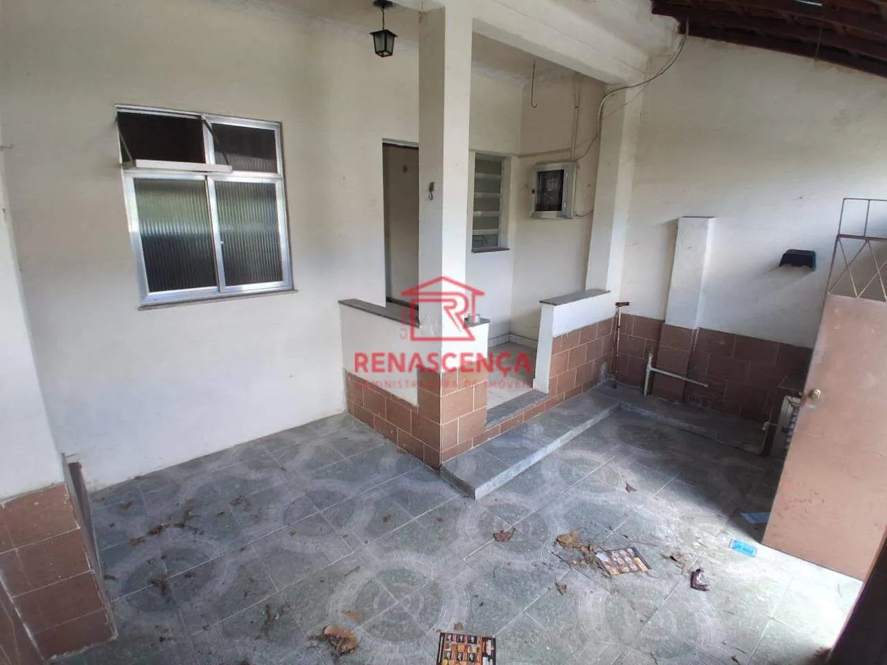House with 5 bedrooms and 3 bathrooms, with a balcony — photo 3