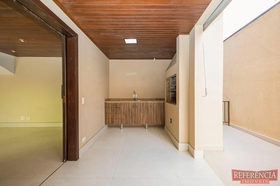 House, 550 m², with a walk-in closet — photo 22