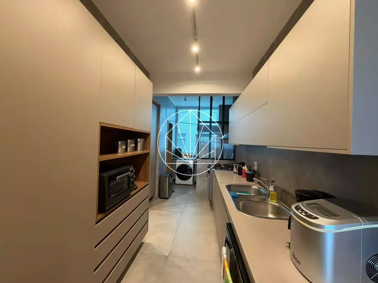 Furnished 160 m² apartment with 3 en-suite bedrooms — photo 11