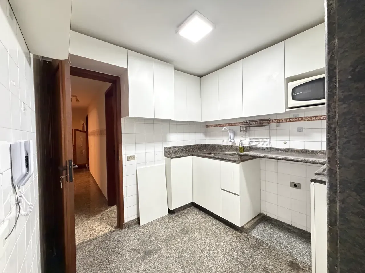 Furnished 80 m² apartment with 2 bedrooms and 2 baths — photo 17