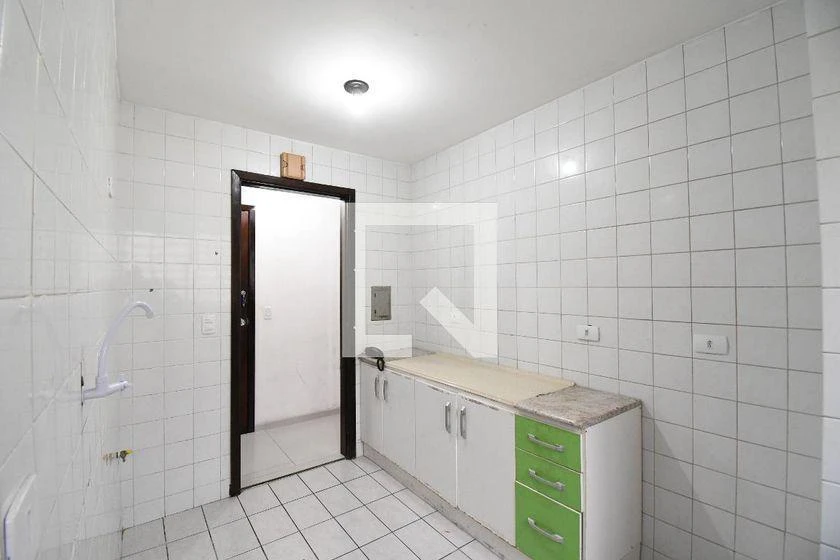 3-bedroom apartment with a grill on the balcony in Curitiba — photo 10