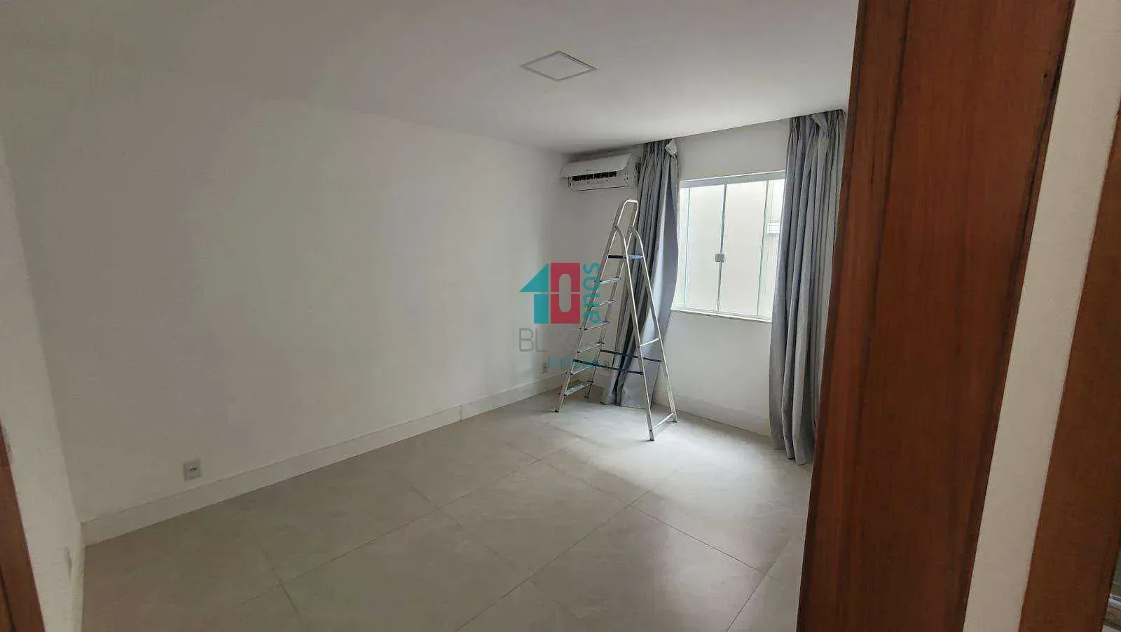 House with 3 bedrooms and 5 bathrooms, 2 parking spots — photo 32