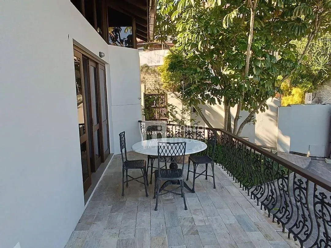 Casa con 4 dormitorios en suite y ventanales del suelo al techo — photo 28
