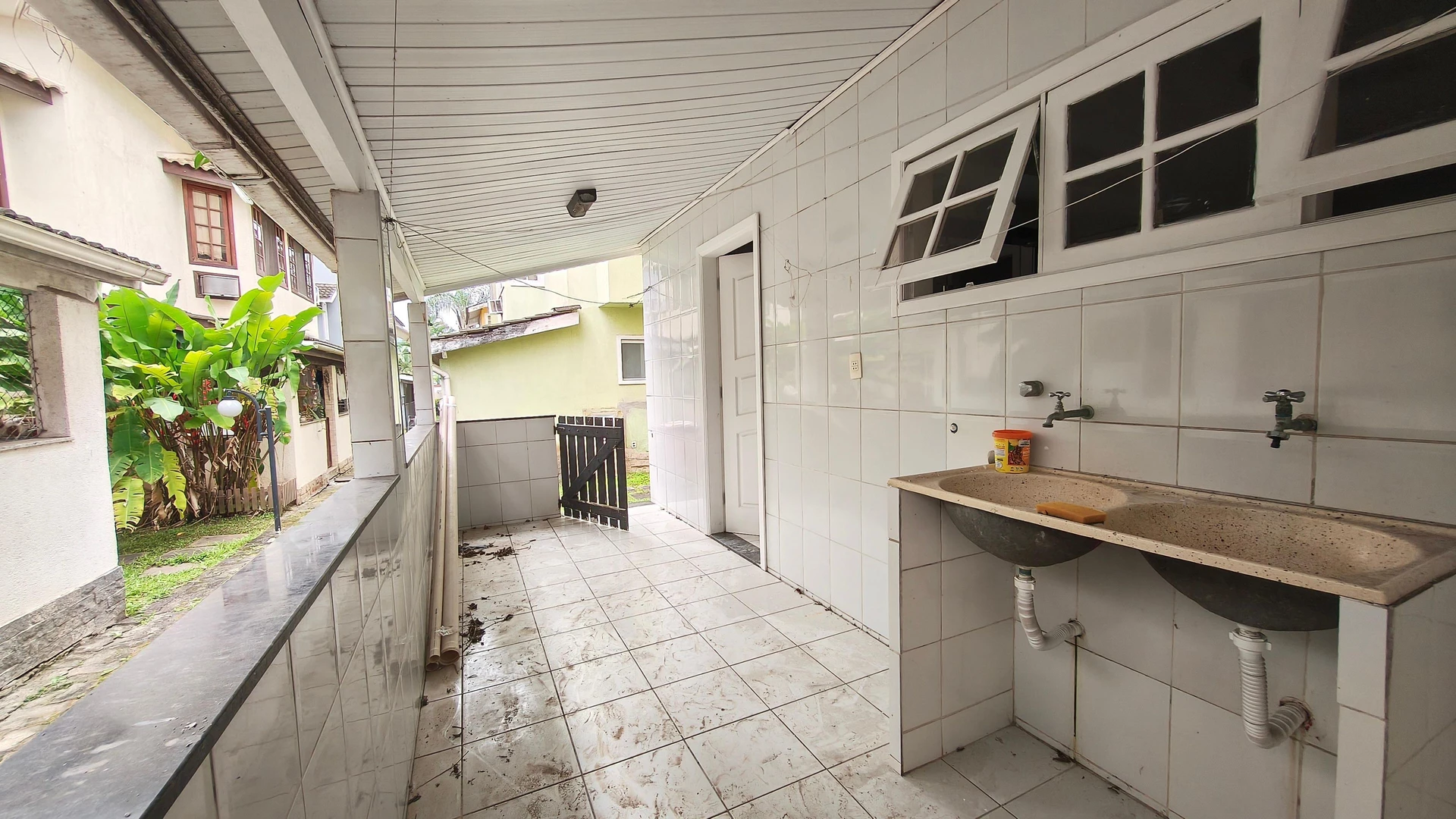 3-bedroom house with a walk-in closet in Rio de Janeiro — photo 9