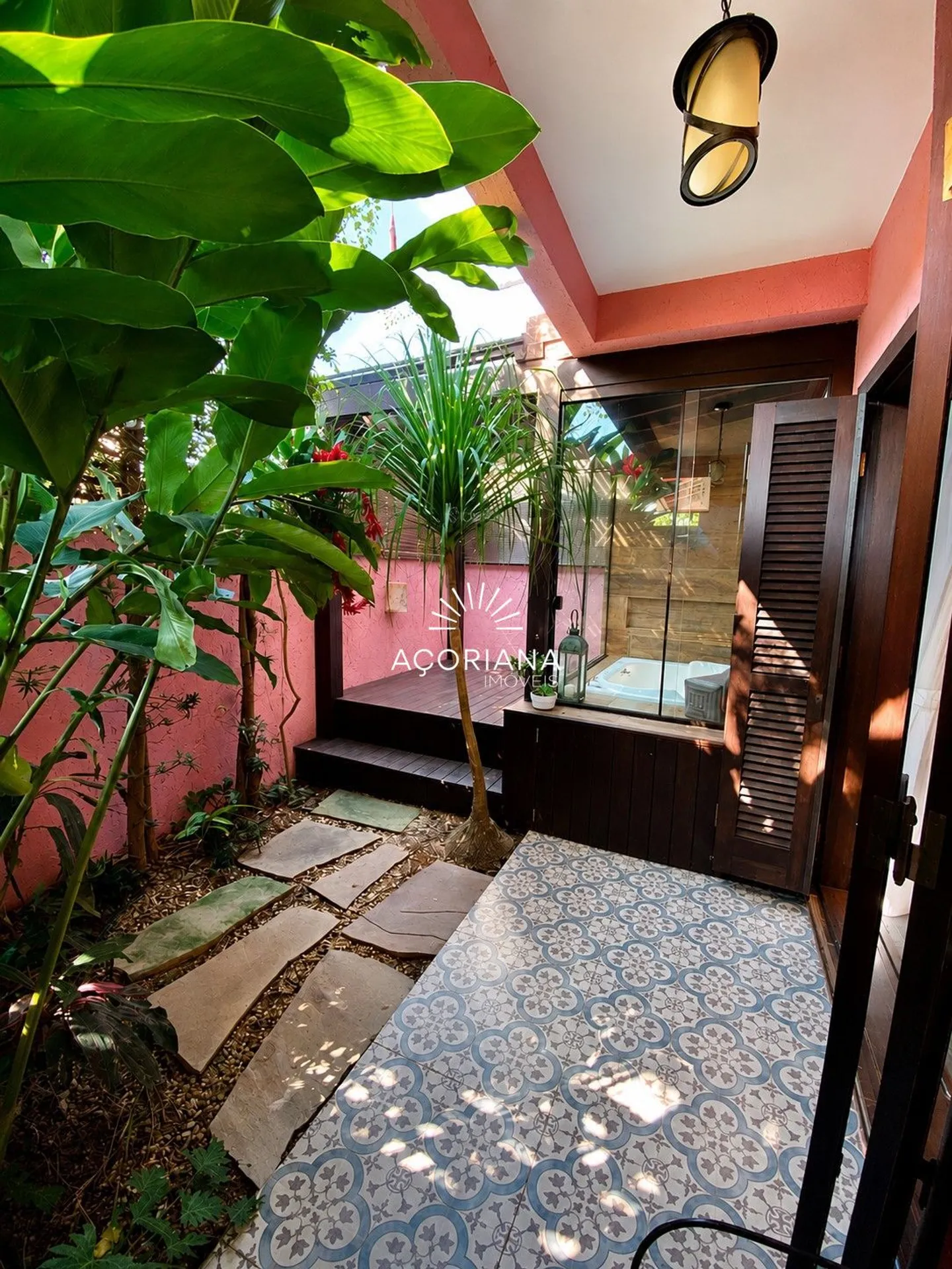 Casa com 4 suítes e cozinha fechada de 750 m² — photo 13