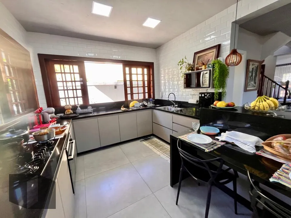 Furnished house with 5 bedrooms and 5 bathrooms — photo 47