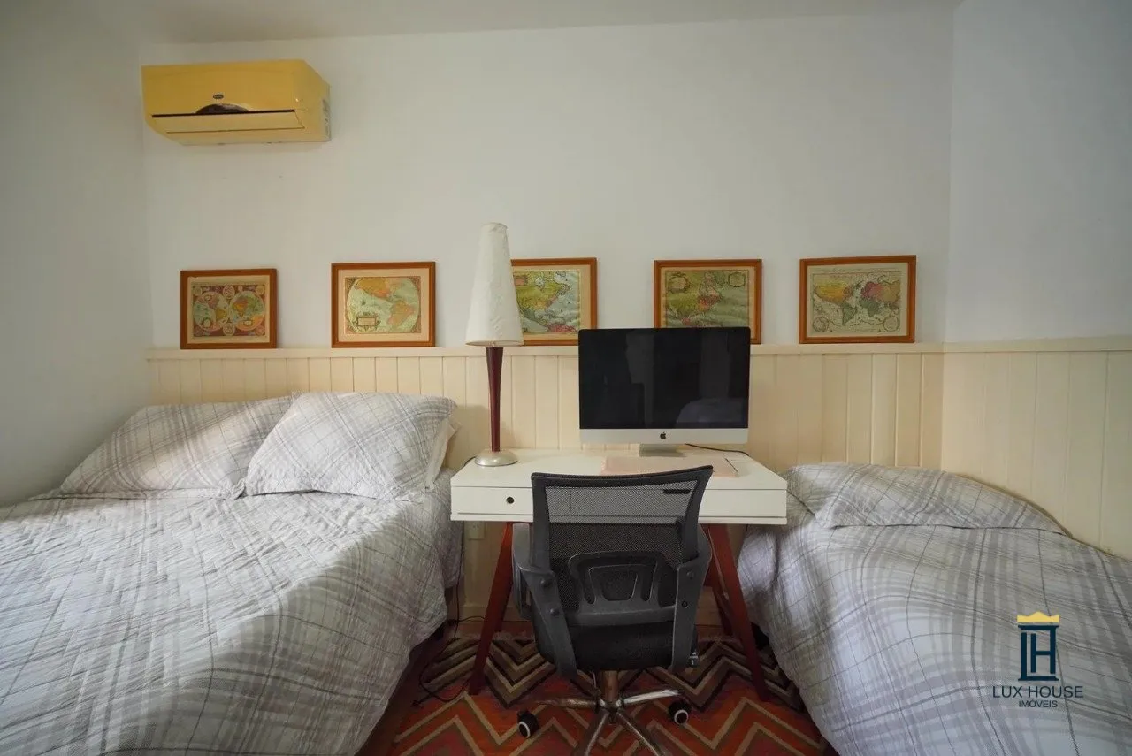 Casa de 3 dormitorios con ventanales de piso a techo — photo 26