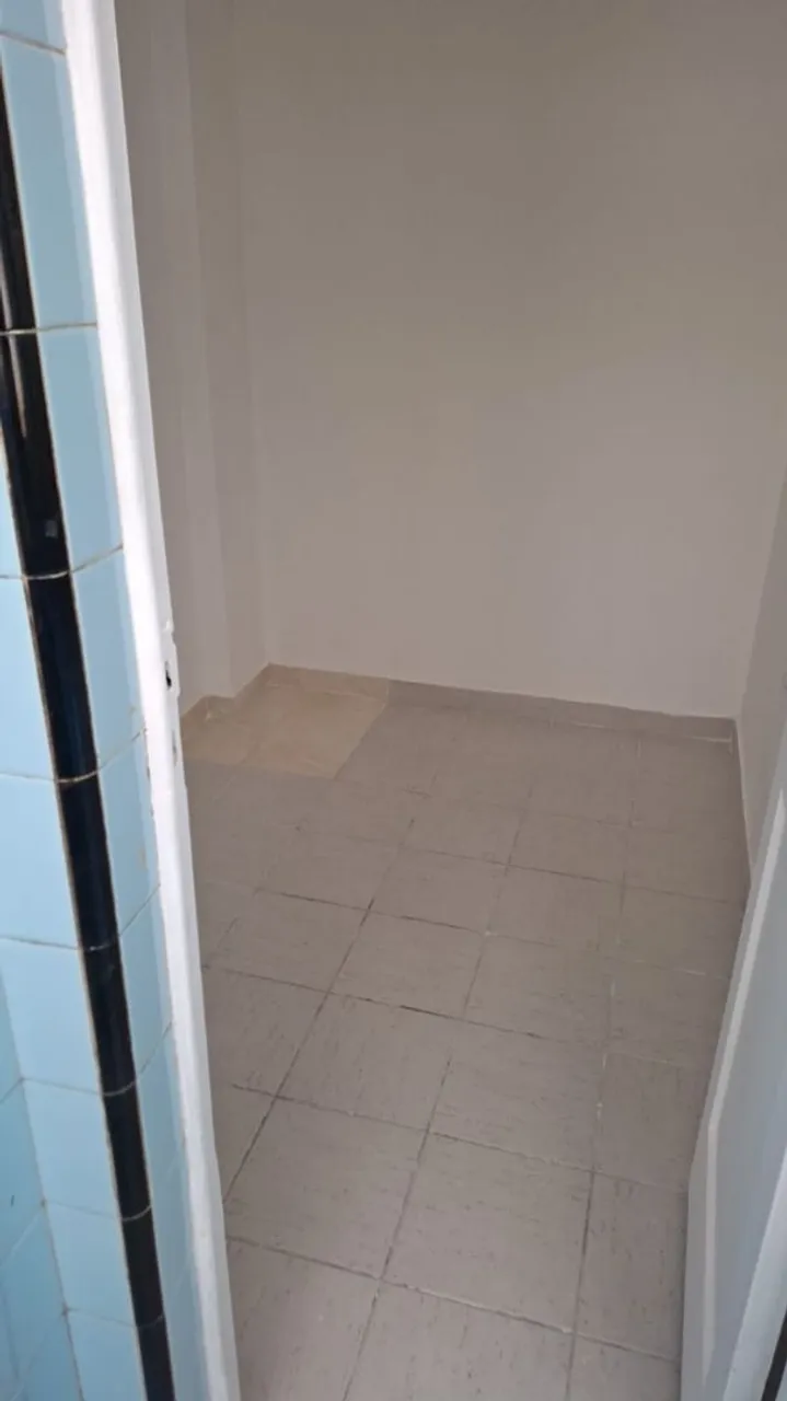 Квартира з 2 спальнями та дерев'яною підлогою або ламінатом — photo 16