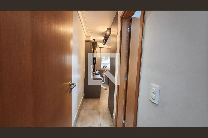 Furnished apartment, 160 m², with a glass-enclosed balcony — photo 14