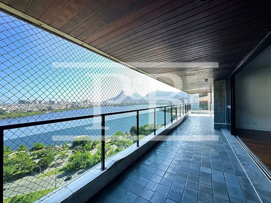 4-bedroom apartment with balcony and 319 m² — photo 2