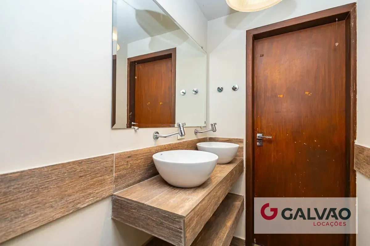 Casa sin amueblar con 3 dormitorios, cocina cerrada y balcón — photo 45