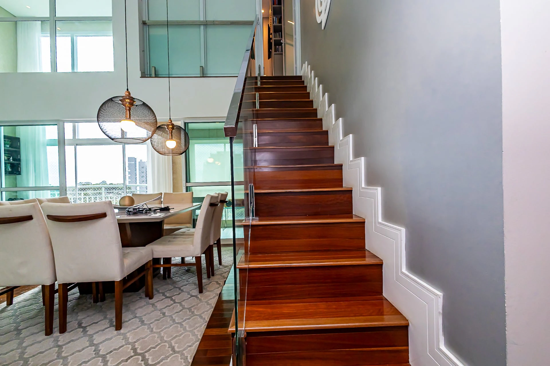 4-bedroom apartment with 2 en-suites and floor-to-ceiling windows — photo 4