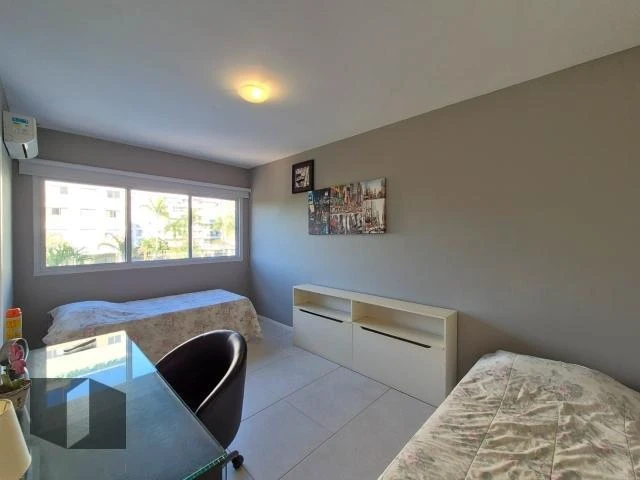 Apartment with 4 bedrooms and 4 bathrooms — photo 26