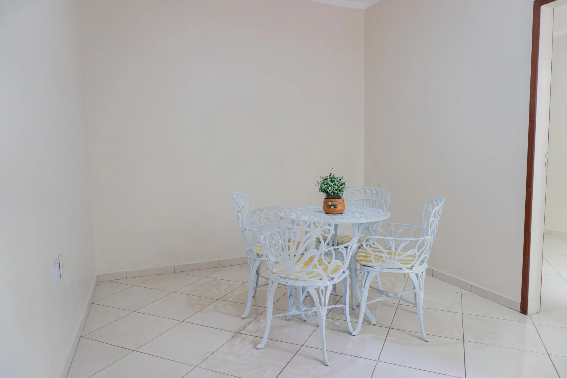 Apartment with 2 bedrooms and a balcony — photo 14