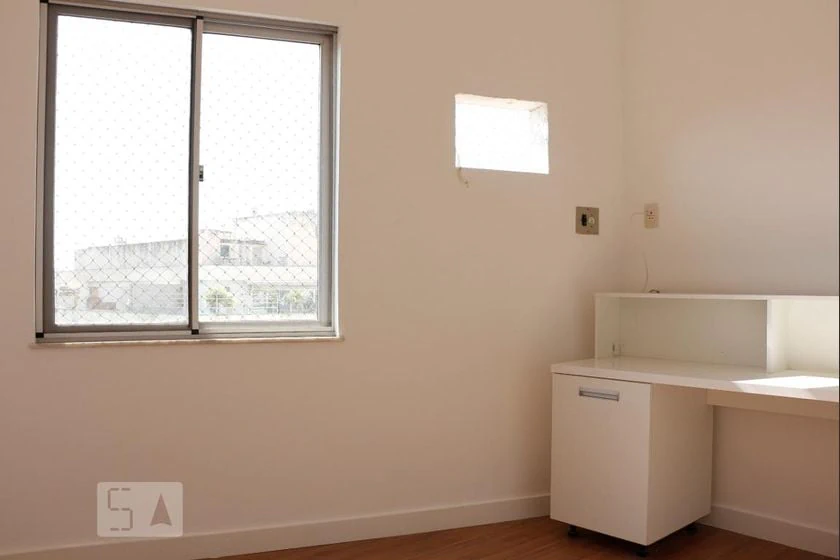 Apartment with 2 bathrooms, balcony and laundry area — photo 10