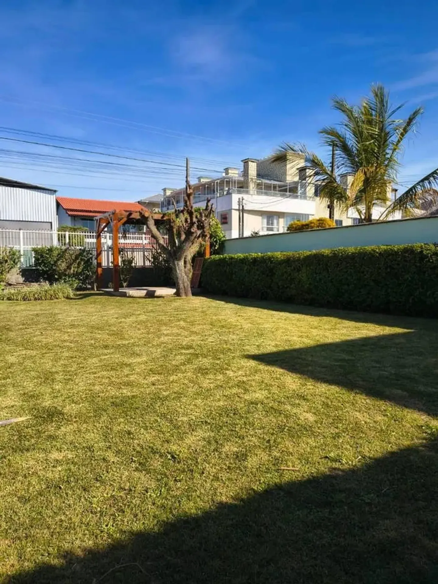700 m² house with a bathtub and a grill on the balcony — photo 41