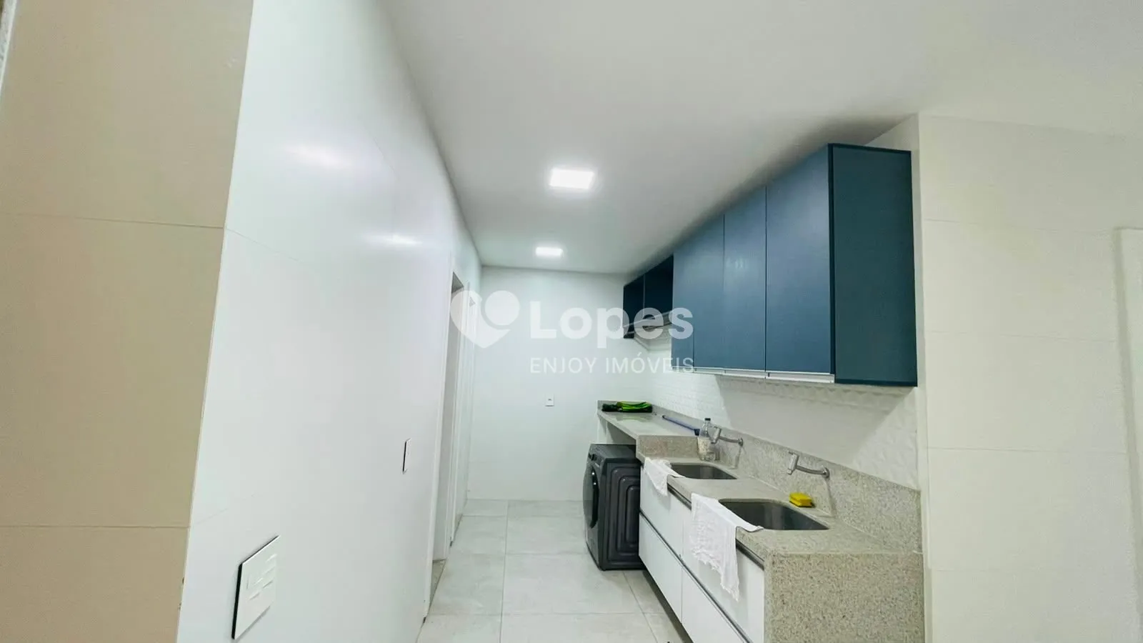 Furnished house with 5 en-suite bedrooms 600 m² — photo 27