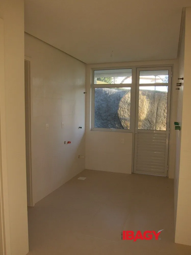 Дом с 3 спальнями-сьютами и 3 парковками 718 м² — photo 20