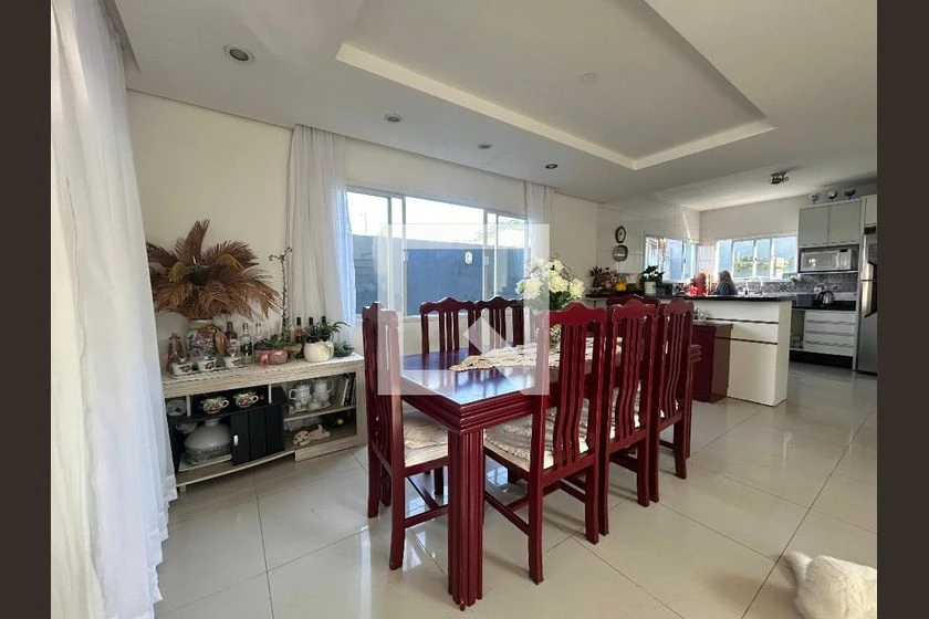House with 5 bedrooms and 2 en-suite bathrooms plus garden — photo 6
